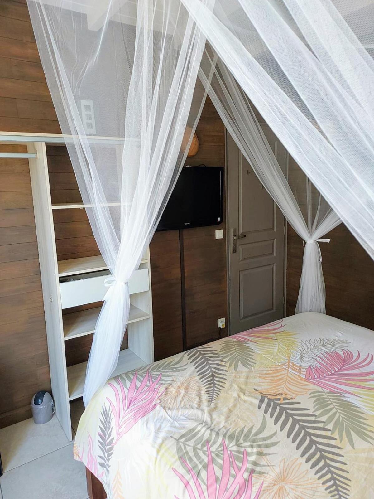Chamb'Bouchons Appartement Saint-Francois  Buitenkant foto